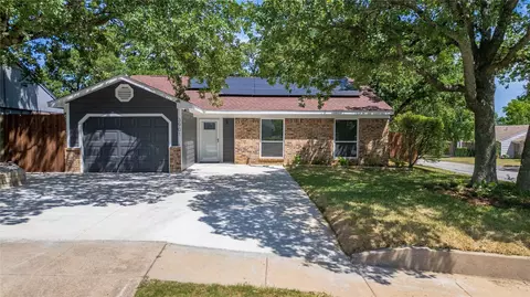 3901 Glengate Dr, Arlington, TX 76016