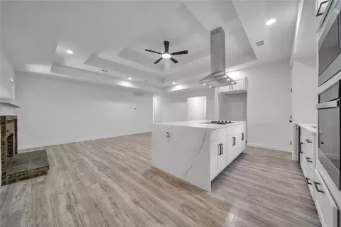 3901 Glengate Dr, Arlington, TX 76016