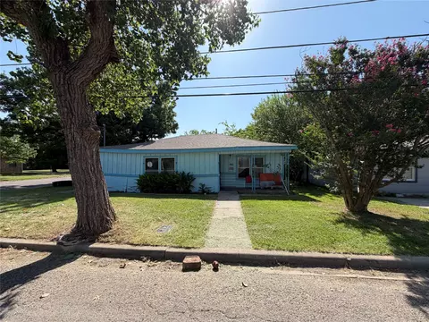 616 White St, Whitesboro, TX 76273