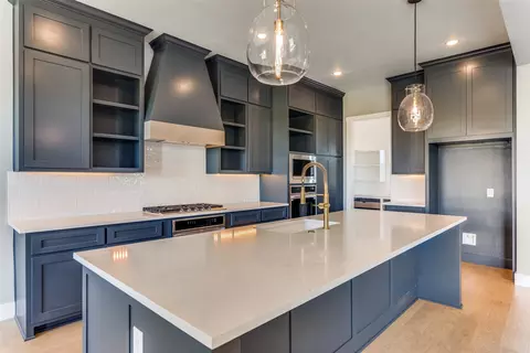 Kitchen - 560 Aermotor Loop, Weatherford, TX 76085 photo 1 of 2