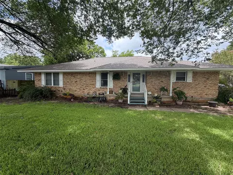 209 N 4th St, Crandall, TX 75114