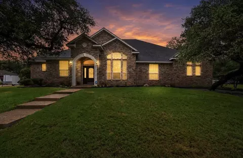 100 Laurel Oaks Ln, Crawford, TX 76638