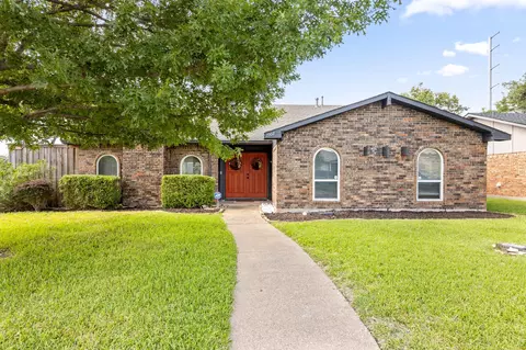 2902 High Plateau Dr, Garland, TX 75044