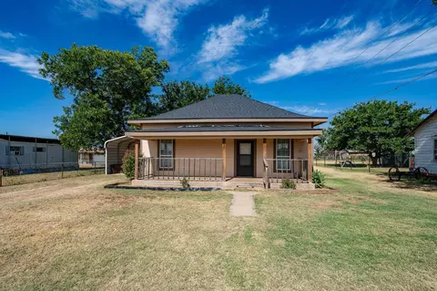 105 N Orange St, Roby, TX 79543