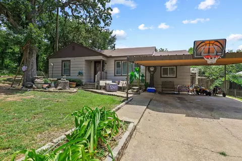 Exterior - 612 E Monterey St, Denison, TX 75021 photo 2 of 6