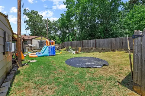 Exterior - 612 E Monterey St, Denison, TX 75021 photo 4 of 6