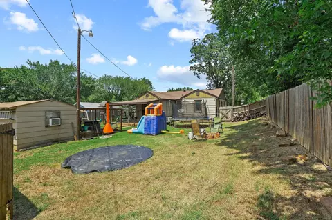 Exterior - 612 E Monterey St, Denison, TX 75021 photo 5 of 6