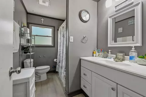Bath - 612 E Monterey St, Denison, TX 75021 photo 1 of 1