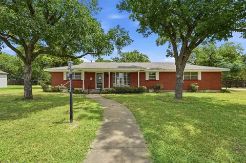 206 Mcanear St, Cleburne, TX 76033 photo 1