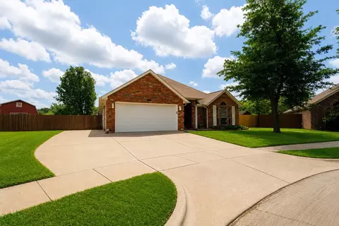 7708 Chandler Ct, North Richland Hills, TX 76182