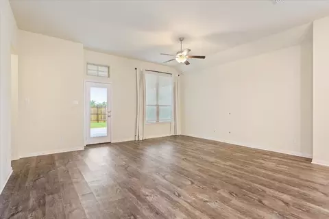 Living - 3101 Samson Dr, Lorena, TX 76655 photo 2 of 6