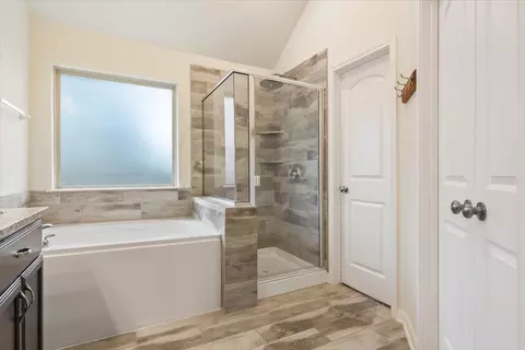 Bath - 3101 Samson Dr, Lorena, TX 76655 photo 3 of 4