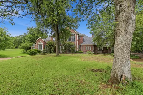 351 Cattlebaron Parc Dr, Fort Worth, TX 76108