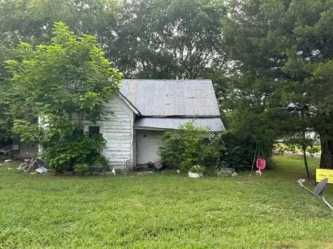 705 N Gardner St, Whitewright, TX 75491