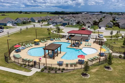 Exterior - 2315 Hydrangea Dr, Pilot Point, TX 76258 photo 4 of 7