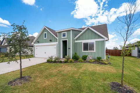 Exterior - 2315 Hydrangea Dr, Pilot Point, TX 76258 photo 7 of 7