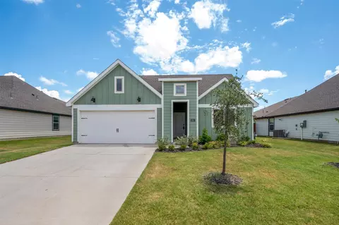 Exterior - 2315 Hydrangea Dr, Pilot Point, TX 76258 photo 2 of 7