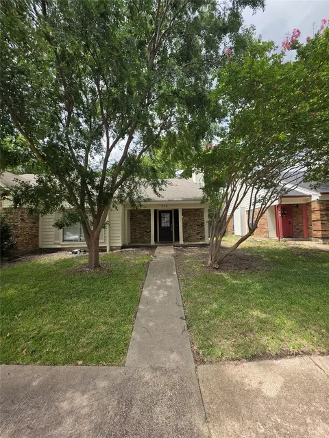 713 Denmark Dr, Mesquite, TX 75149