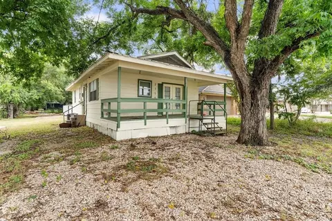 2715 S 02nd St, Waco, TX 76706