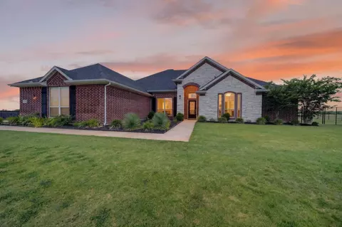 1095 Emilia Dr, Farmersville, TX 75442