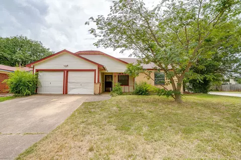 5745 Springtide Dr, Fort Worth, TX 76135