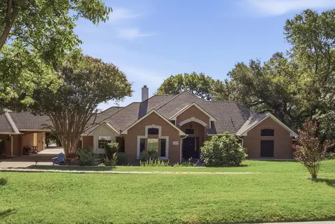 201 Coach House Cir, Fort Worth, TX 76108