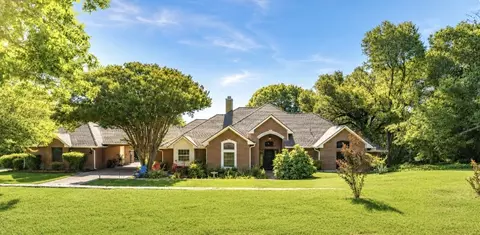 201 Coach House Cir, Fort Worth, TX 76108