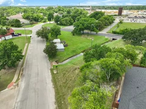 602 Trinity St, Cleburne, TX 76031 photo 4
