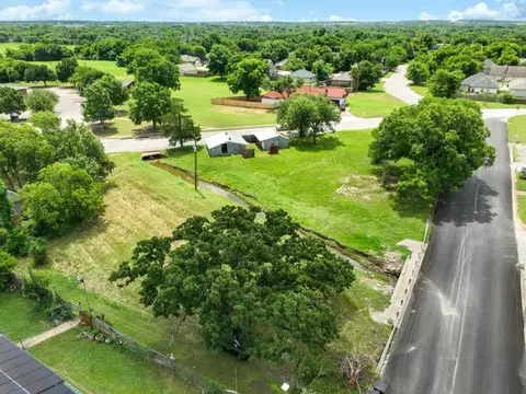 602 Trinity St, Cleburne, TX 76031 photo 3