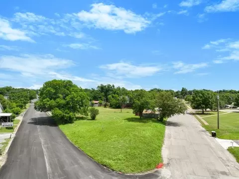602 Trinity St, Cleburne, TX 76031 photo 9
