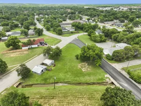 602 Trinity St, Cleburne, TX 76031 photo 6