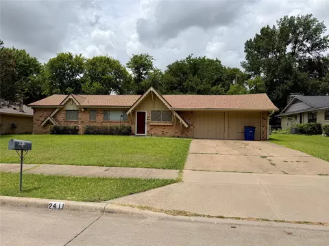 2411 Woodlawn Dr, Ennis, TX 75119
