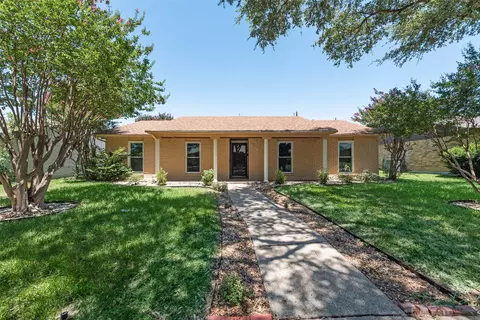 8515 Baumgarten Dr, Dallas, TX 75228