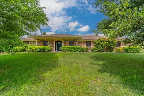 5011 Springbrook Dr, Midlothian, TX 76065