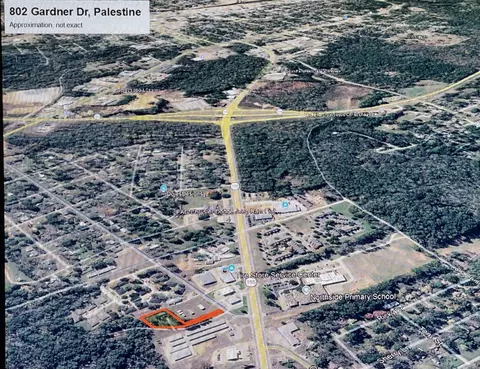 802 Gardner Dr, Palestine, TX 75803