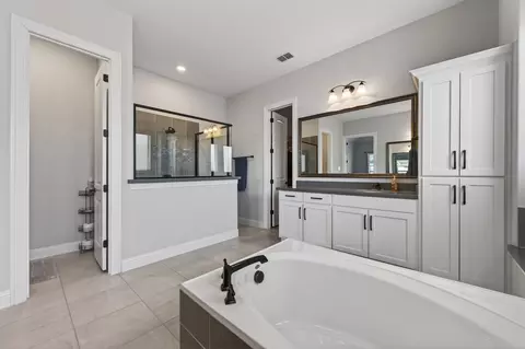 Bath - 1700 Hamlet Dr, Haslet, TX 76052 photo 4 of 5
