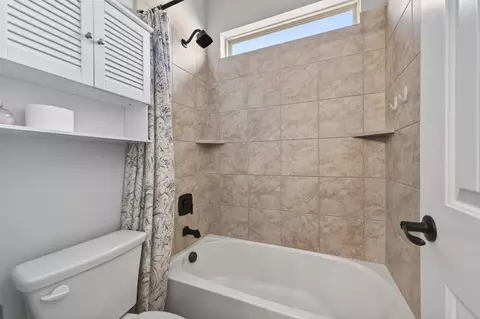 Bath - 1700 Hamlet Dr, Haslet, TX 76052 photo 2 of 5