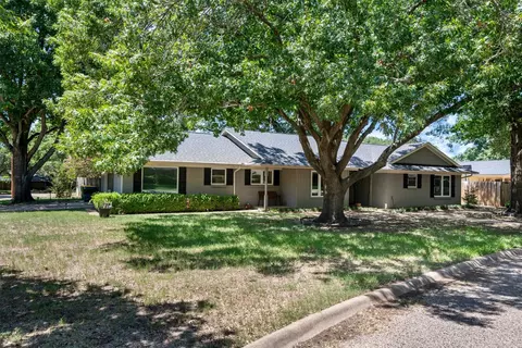 201 Delmore Dr, Hillsboro, TX 76645
