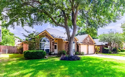 2206 S Branch Dr, Arlington, TX 76001
