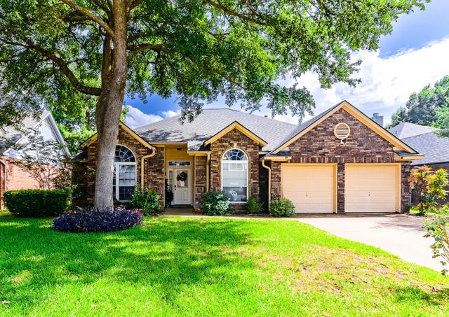 2206 S Branch Dr, Arlington, TX 76001