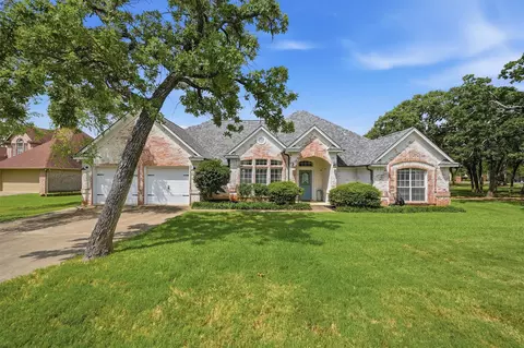 102 Mohawk Cv, Lake Kiowa, TX 76240