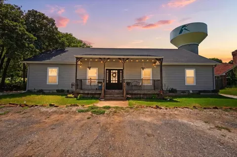 428 Gail Dr, Kennedale, TX 76060