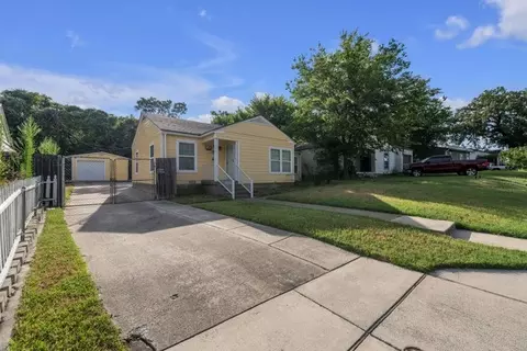 1005 Clarence St W, Fort Worth, TX 76117
