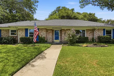 4328 Winding Way, Benbrook, TX 76126
