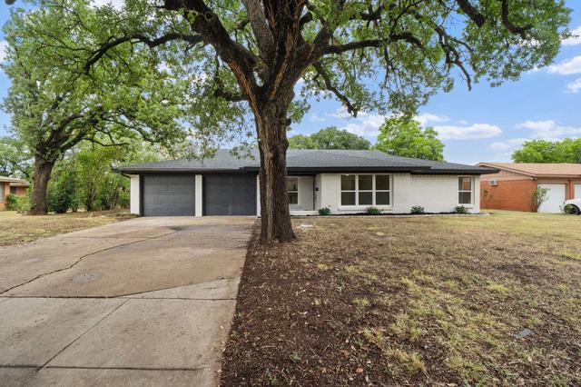 2805 Sarah Jane Ln, Fort Worth, TX 76119