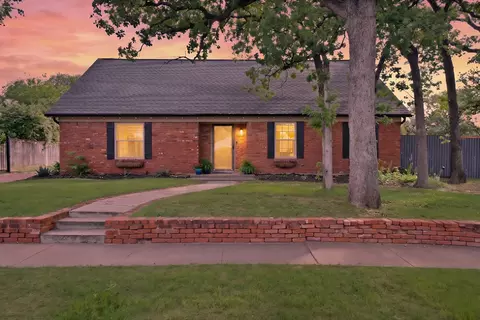 1710 Hilltop Ln, Pantego, TX 76013