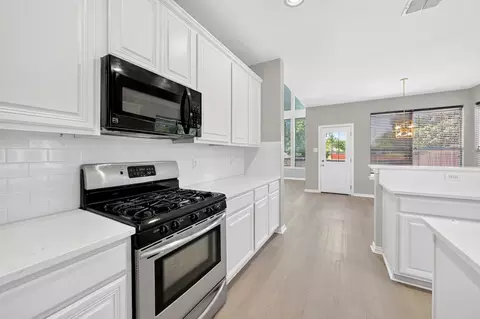 Kitchen - 9506 Pinehurst Dr, Rowlett, TX 75089 photo 3 of 4