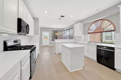 Kitchen - 9506 Pinehurst Dr, Rowlett, TX 75089 photo 4 of 4