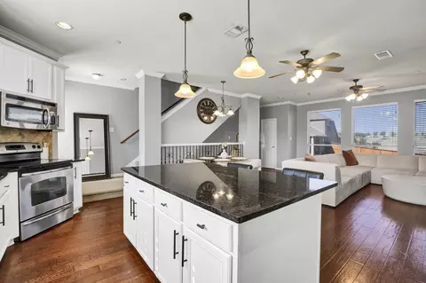 2700 Club Ridge Dr #8, Lewisville, TX 75067