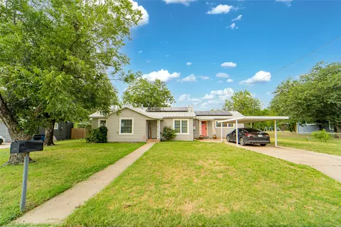 1006 N Live Oak St, Breckenridge, TX 76424